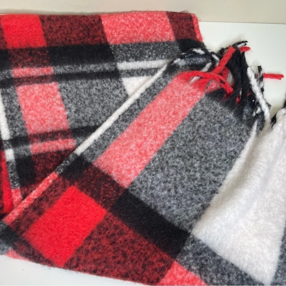 SHIRALEAH Chicago Plaid Shawl Blanket Scarf Wrap